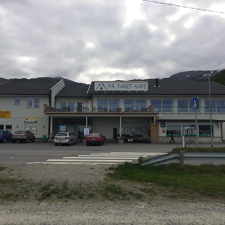 Pa Taket Overnatting Sørkjosen Exterior foto