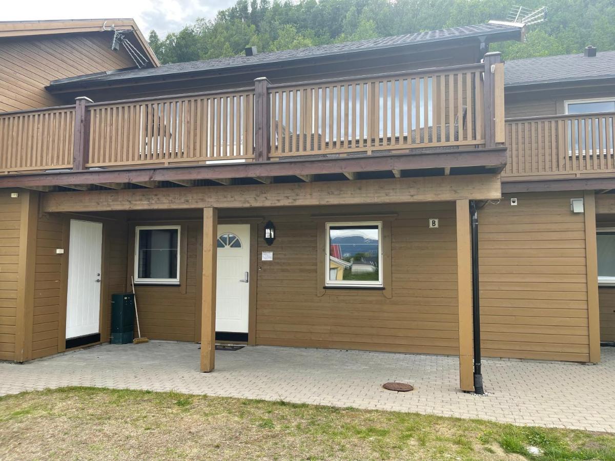 Pa Taket Overnatting Sørkjosen Exterior foto