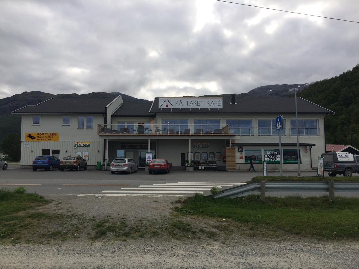 Pa Taket Overnatting Sørkjosen Exterior foto